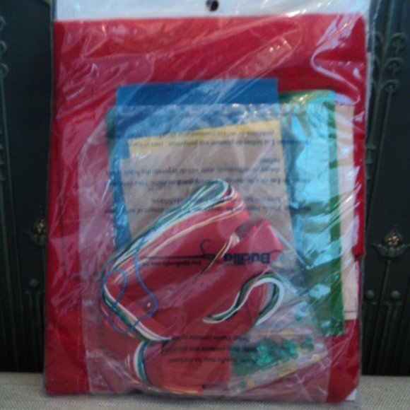 Bucilla "Santa's Helper Apron" felt craft kit - Picture 5 of 5